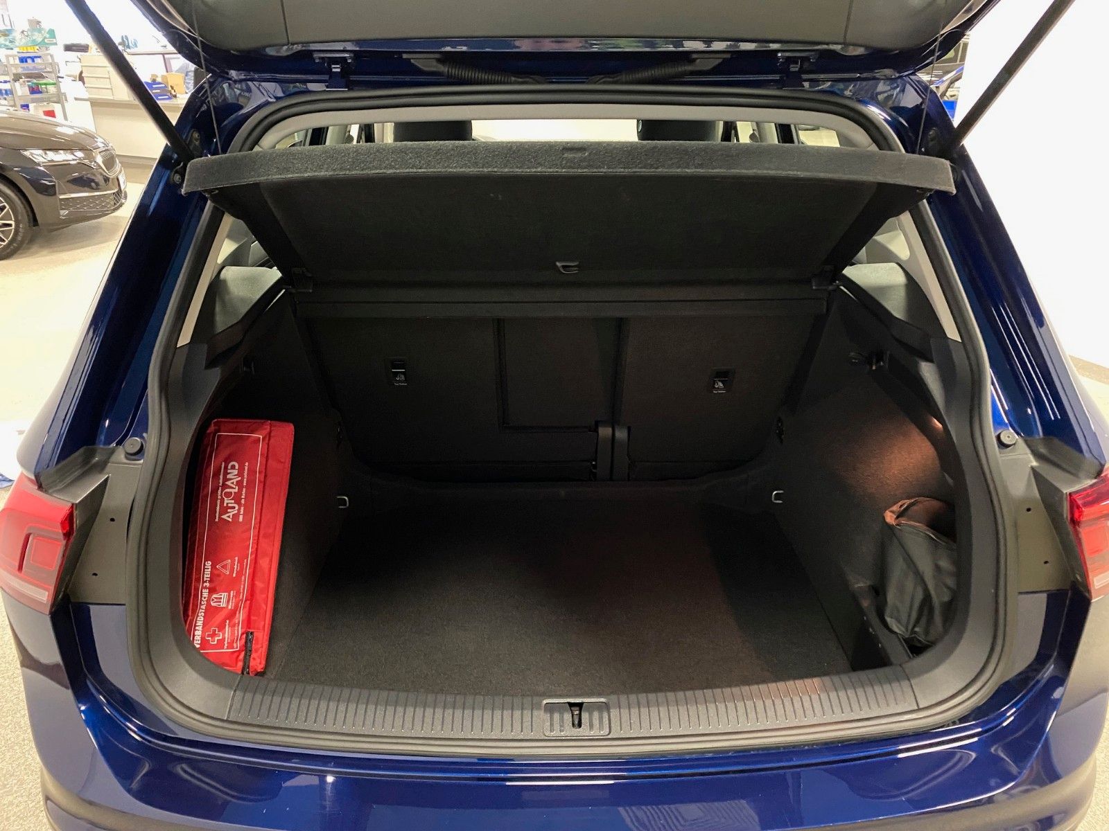 Fahrzeugabbildung Volkswagen Tiguan 1.4 TSI Trendline+NAVIGATION+AHK schwenk+