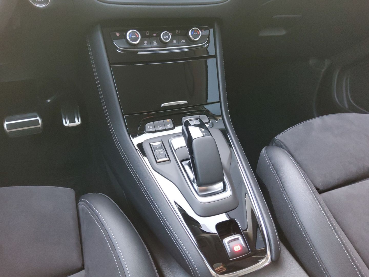 Fahrzeugabbildung Opel Grandland GSe Plug-in Hybrid Allrad AD Navi digi