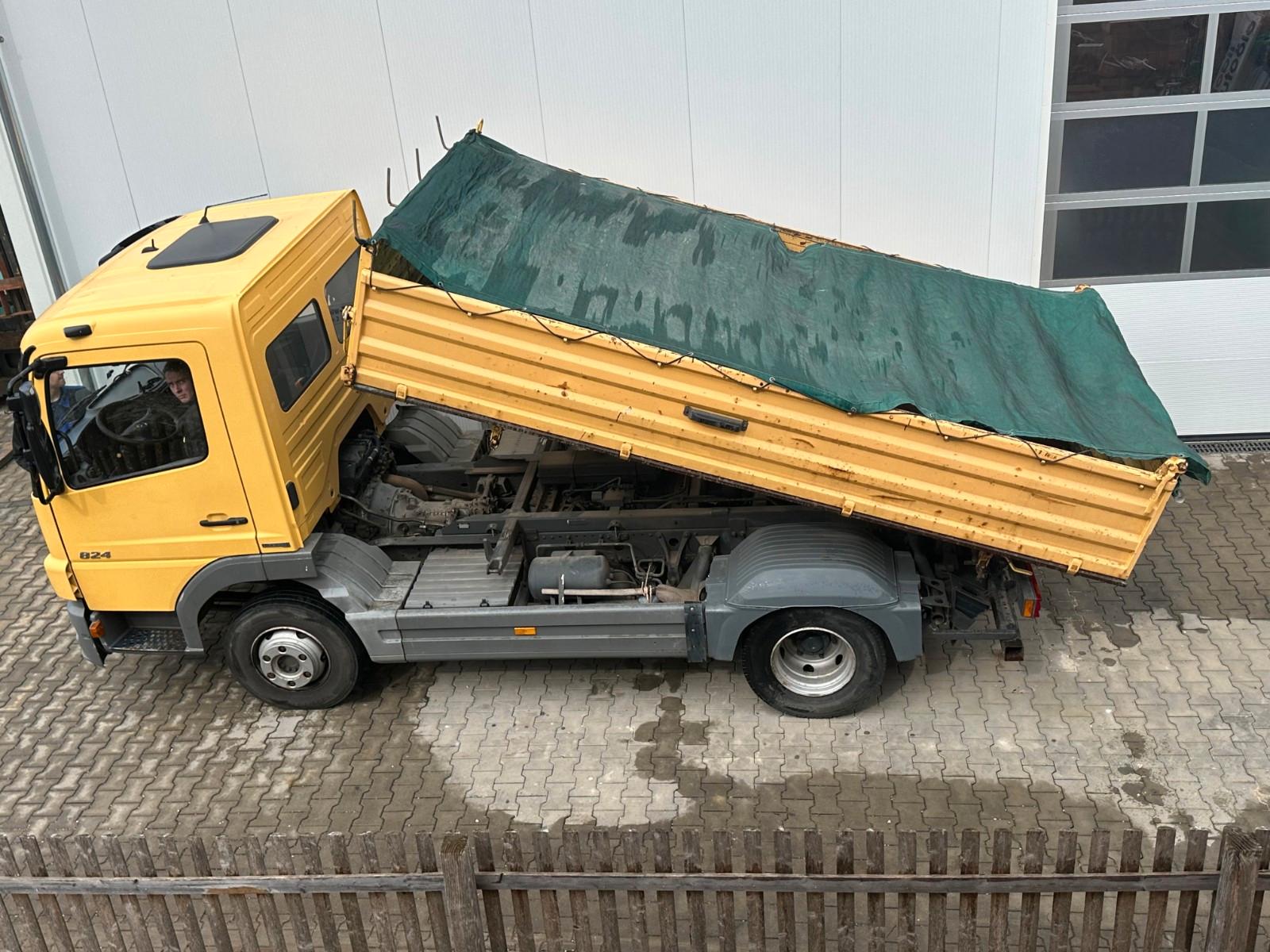 Mercedes-Benz Atego, MB 824 Volumenkipper, Plane ,Rindenmulch