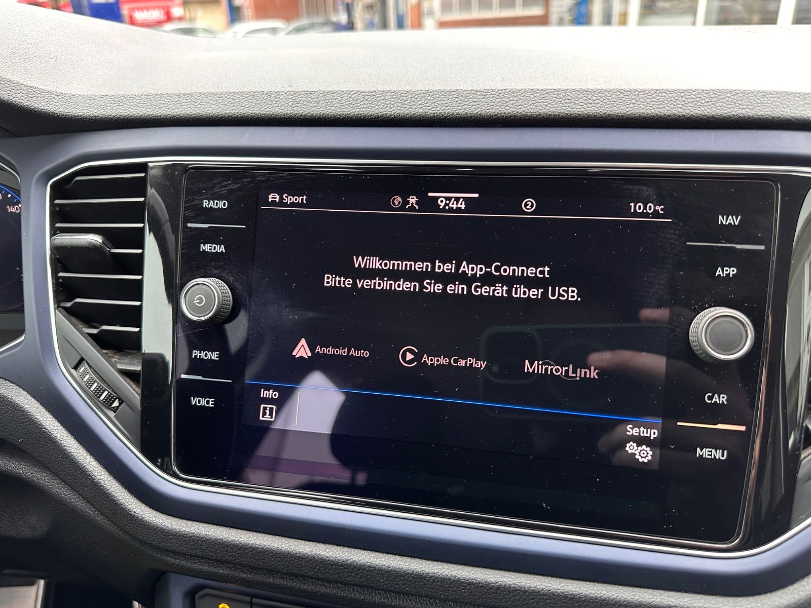 Fahrzeugabbildung Volkswagen T-Roc R Line 2.0 TDI DSG AHK/Beats/Navi/App/19"