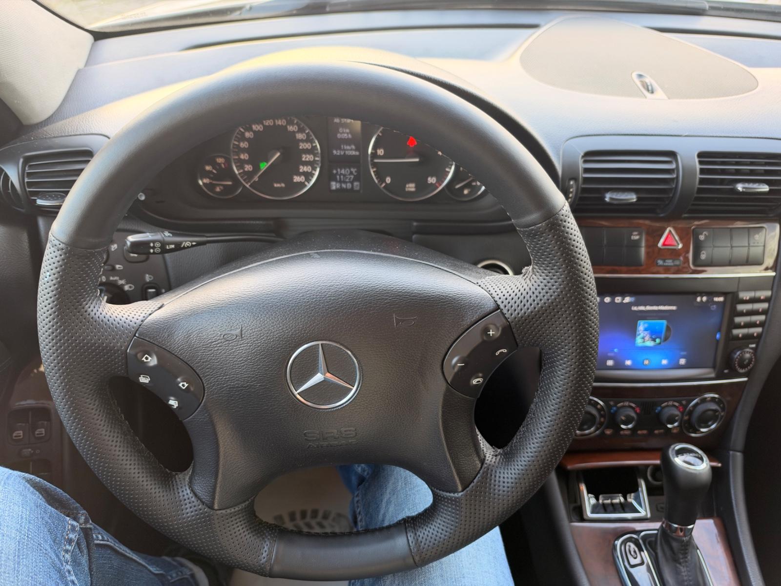 Mercedes-Benz C220 2005 — photo 21