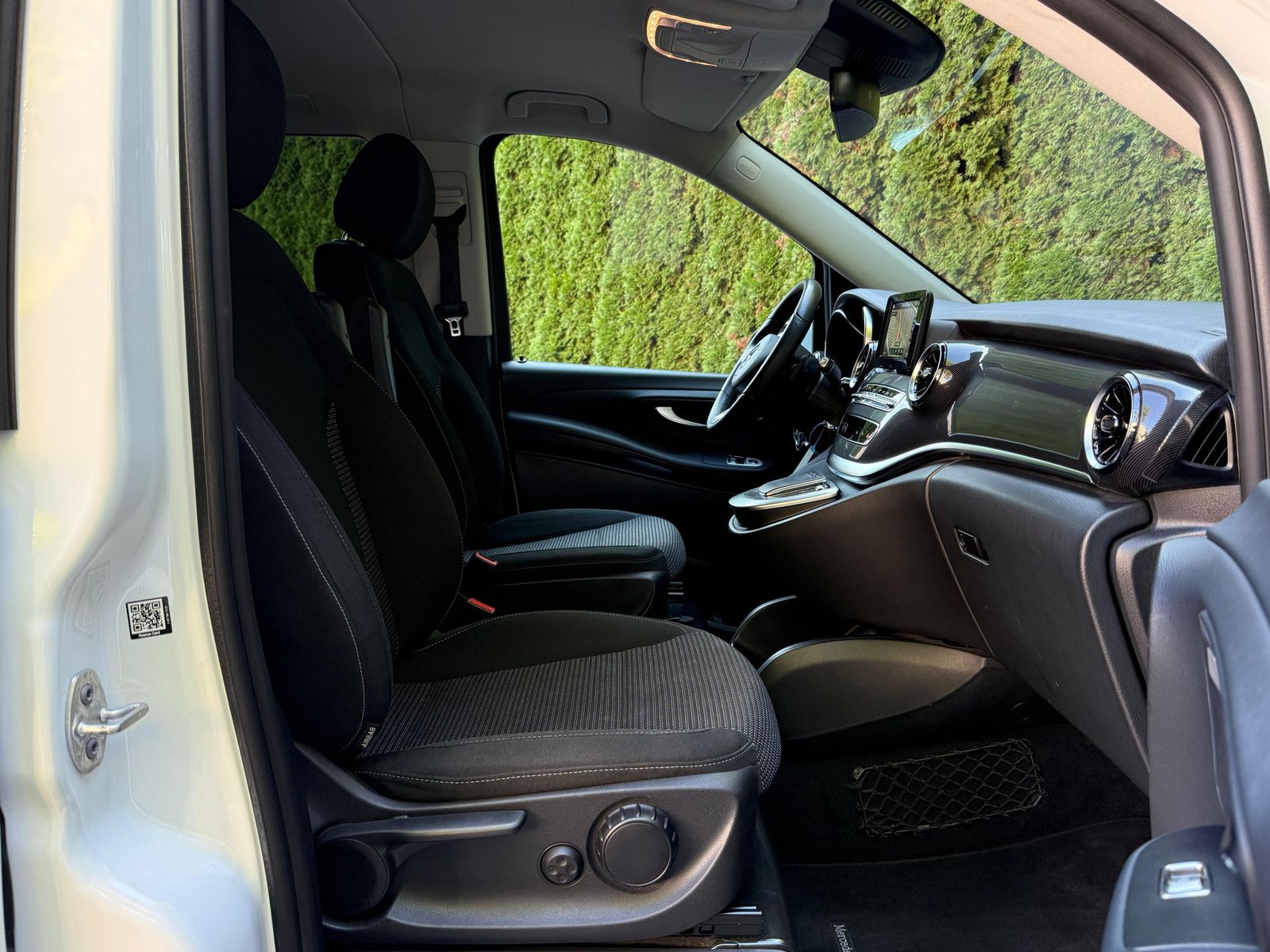 Vehicle illustration Mercedes-Benz V 220 d 9G Long LED+MBUX+DISTR+KAM+SHZ+PARK+7Si