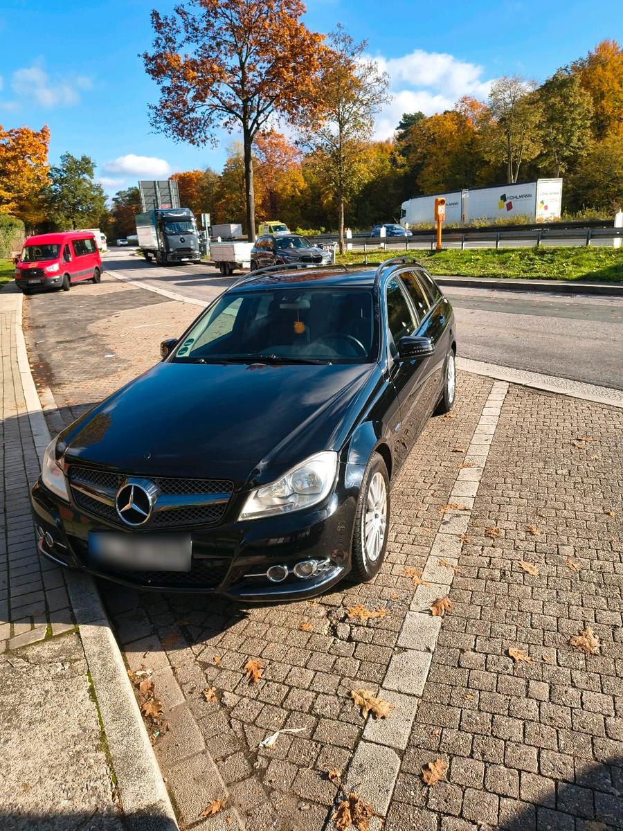 Mercedes-Benz C200 2011 — rear view