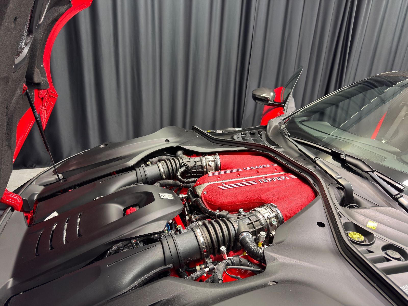 Fahrzeugabbildung Ferrari 12Cilindri|LIFT|FULL-CARBON|RACING-SEAT|ON STOCK