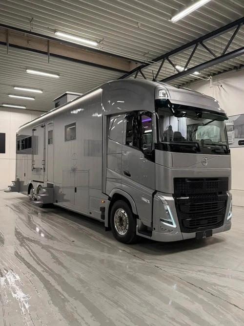 Volvo FH500 INTERHORSE 6 HORSES AND LIVING. POP OUT/UP