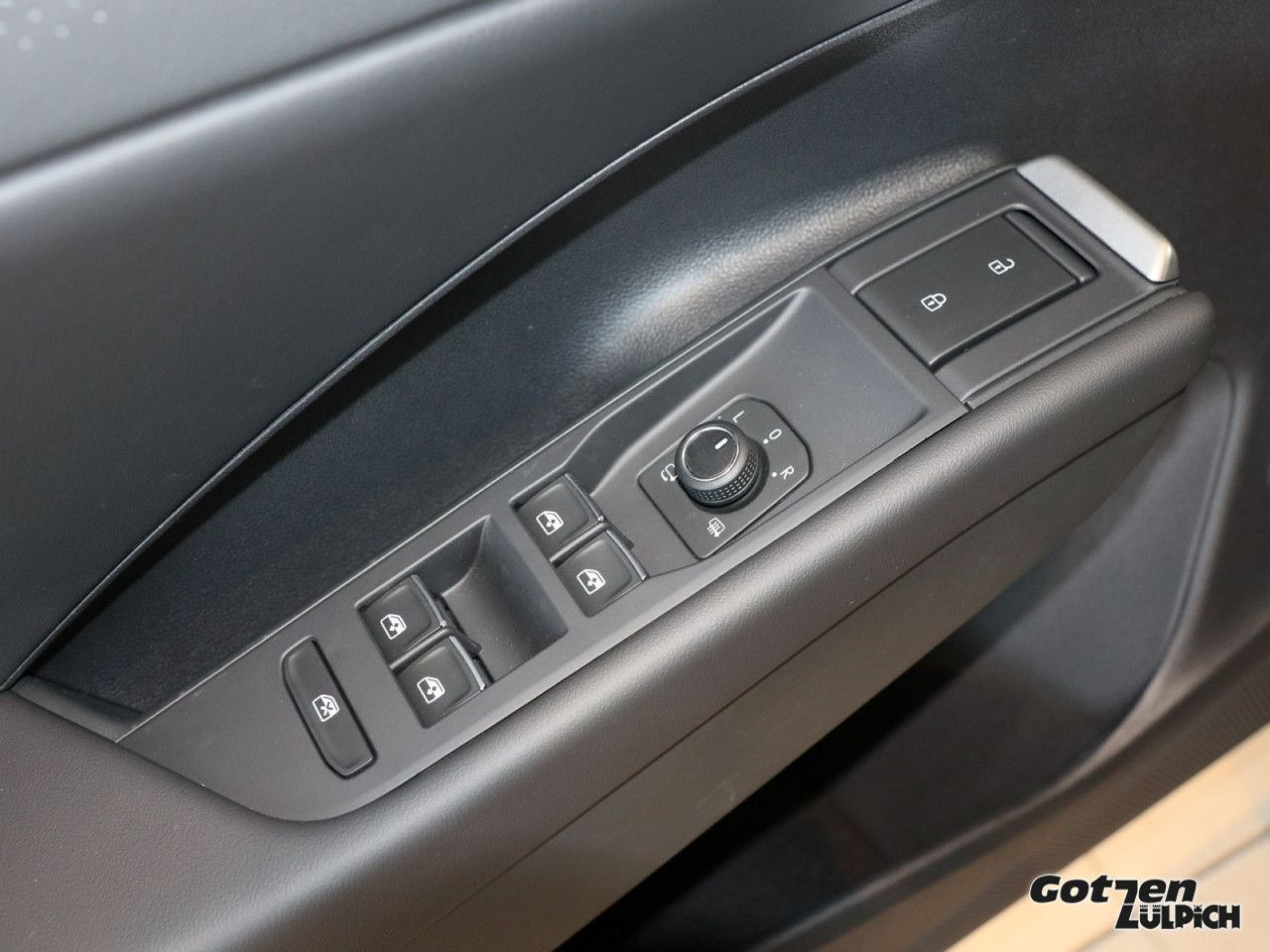 Fahrzeugabbildung Volkswagen T-Roc R-Line 1,5TSI LED-Matrix AHK DSG Navi Easy