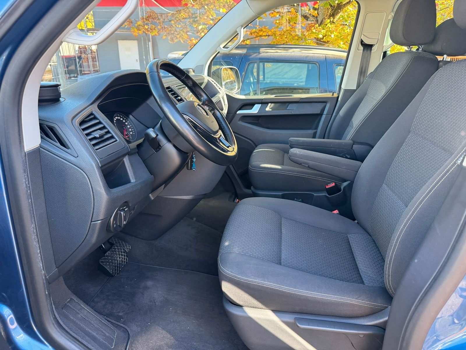 Fahrzeugabbildung Volkswagen T6 Multivan Trendline DSG WEBASTO