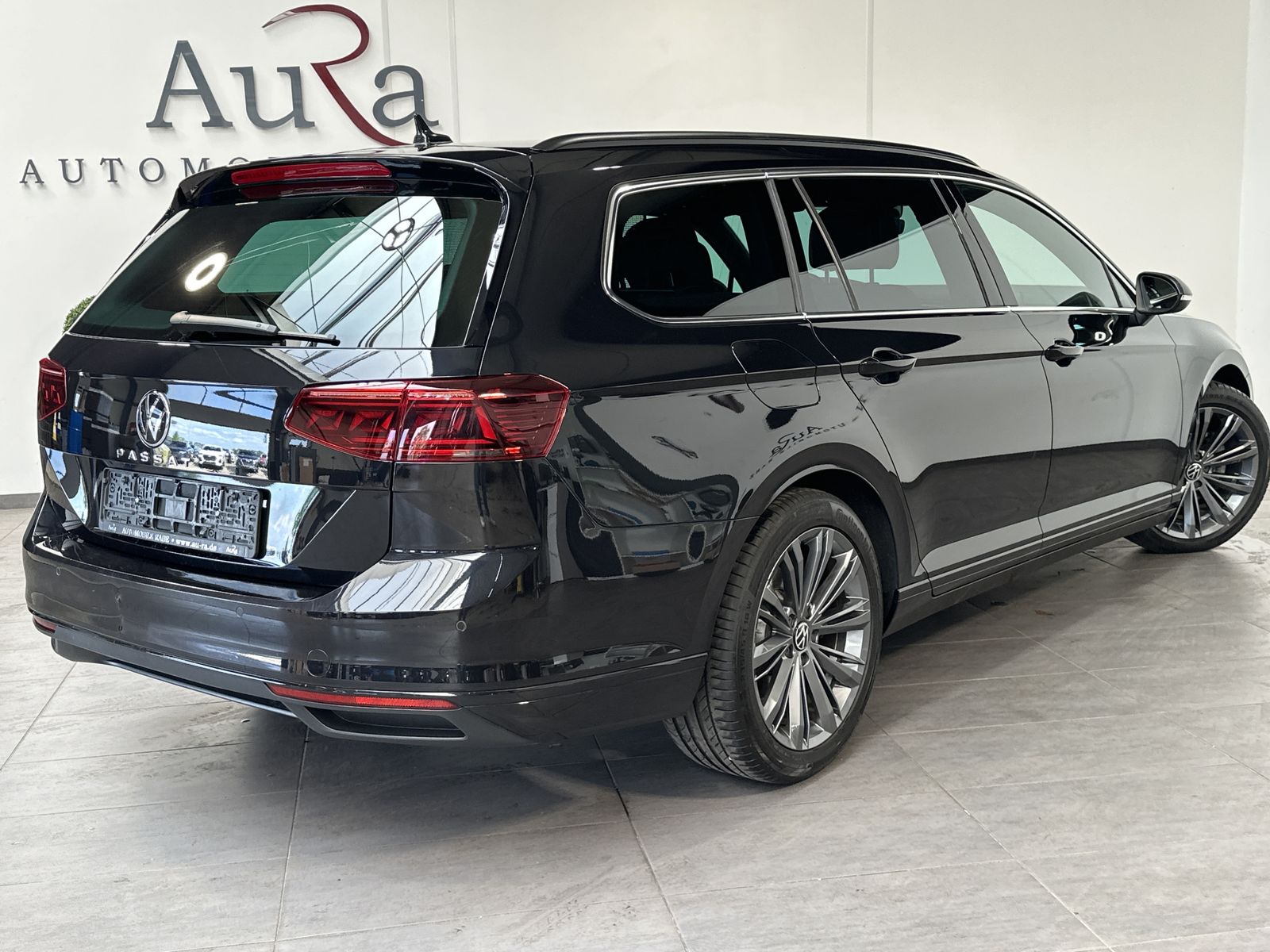 Fahrzeugabbildung Volkswagen Passat Variant R-Line NAV+MATRIX+AHK+PANO+HEADUP