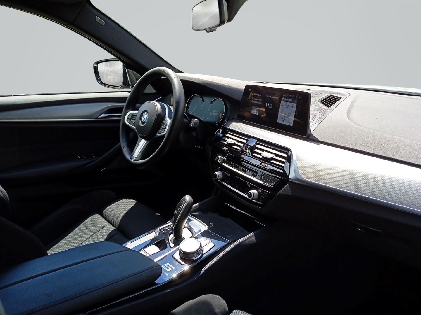 BMW 520 d Tour. MSport+HUD+AHK+ACC+ADPT. LED+KAMERA+