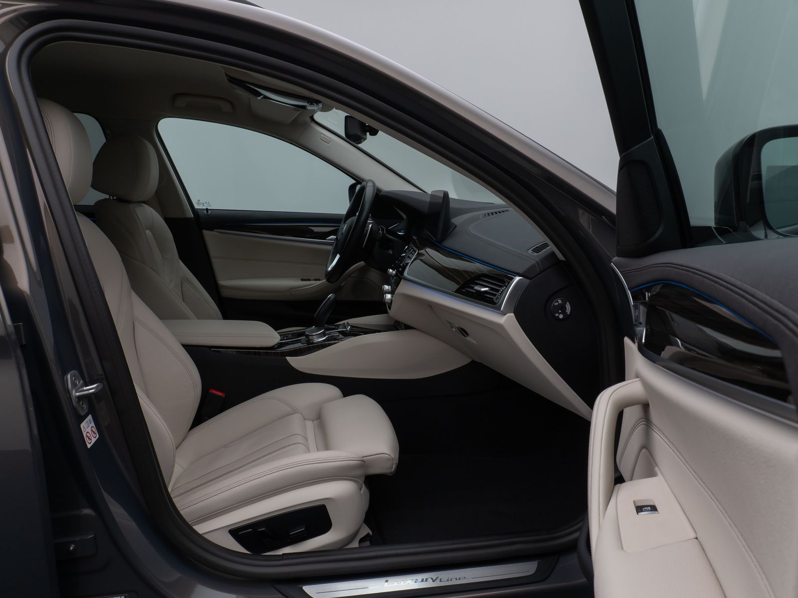 Fahrzeugabbildung BMW 530e Luxury Line Laser Kamera HUD DAB HiFi Sport