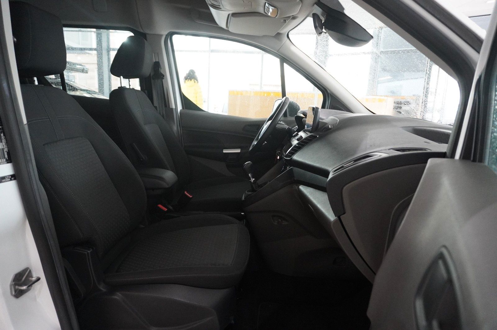 Fahrzeugabbildung Ford Tourneo Connect 1.5D TREND 5-SITZ NAVI/KAMERA