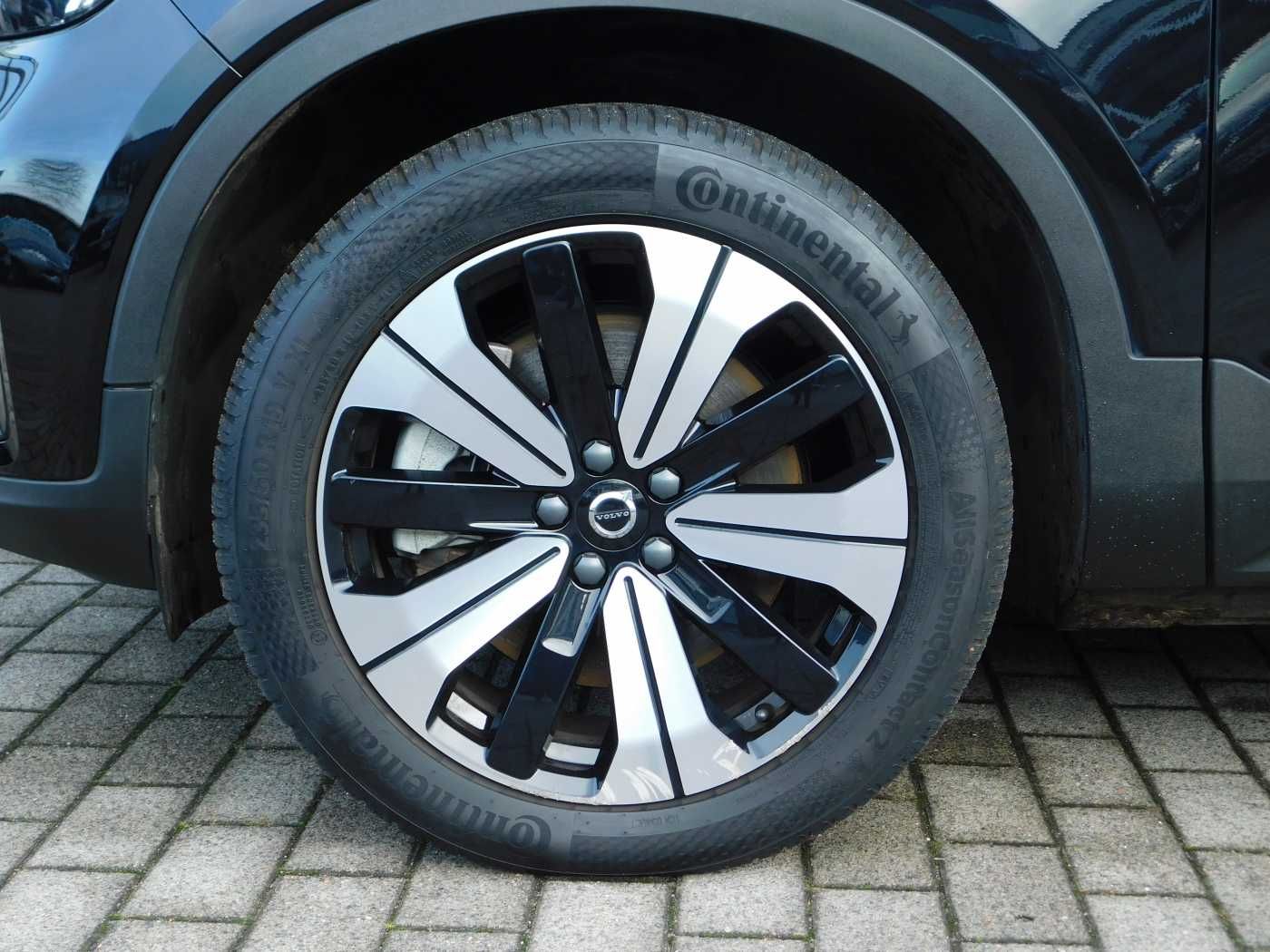 Fahrzeugabbildung Volvo XC40 Pure Electric Recharge 69 kWh Single Motor