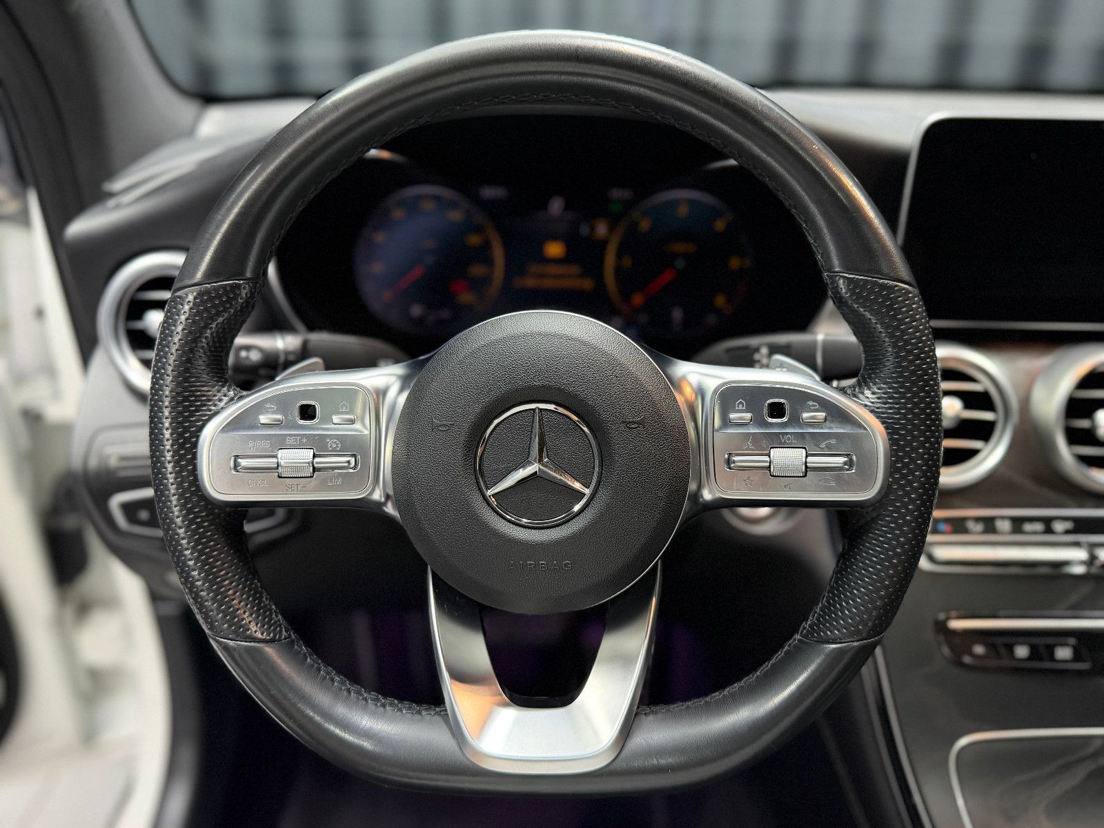 Fahrzeugabbildung Mercedes-Benz GLC 300 d Coupe 4Matic |AMG-LINE|AHK|PANO|LED