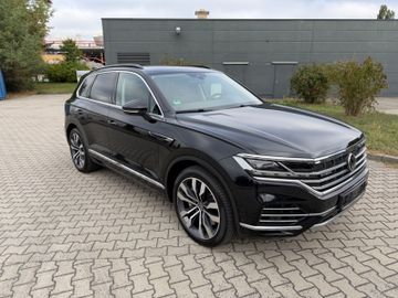 Volkswagen Touareg - 1