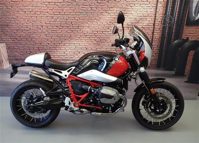 BMW R nineT Scrambler Premium Selection !