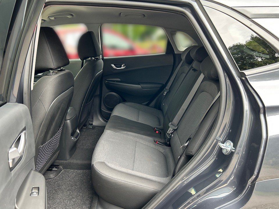 Fahrzeugabbildung Hyundai KONA EV 64kWh PLUS-P AVILOO-97,4%-SOH 484KM-RW++