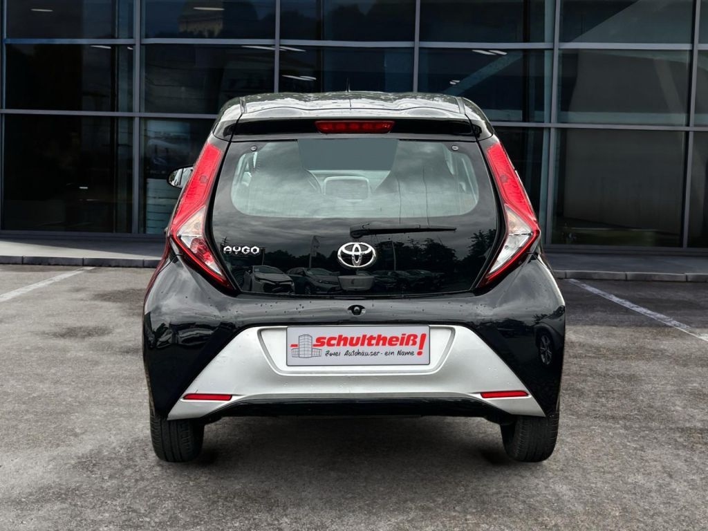 Fahrzeugabbildung Toyota Aygo x-play club