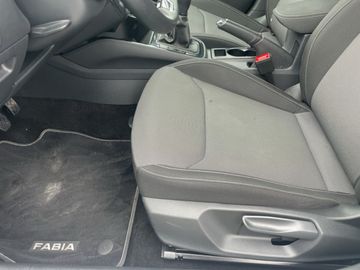 Skoda Fabia IV 1.0 TSI Ambition LED PDC SHZ ALU
