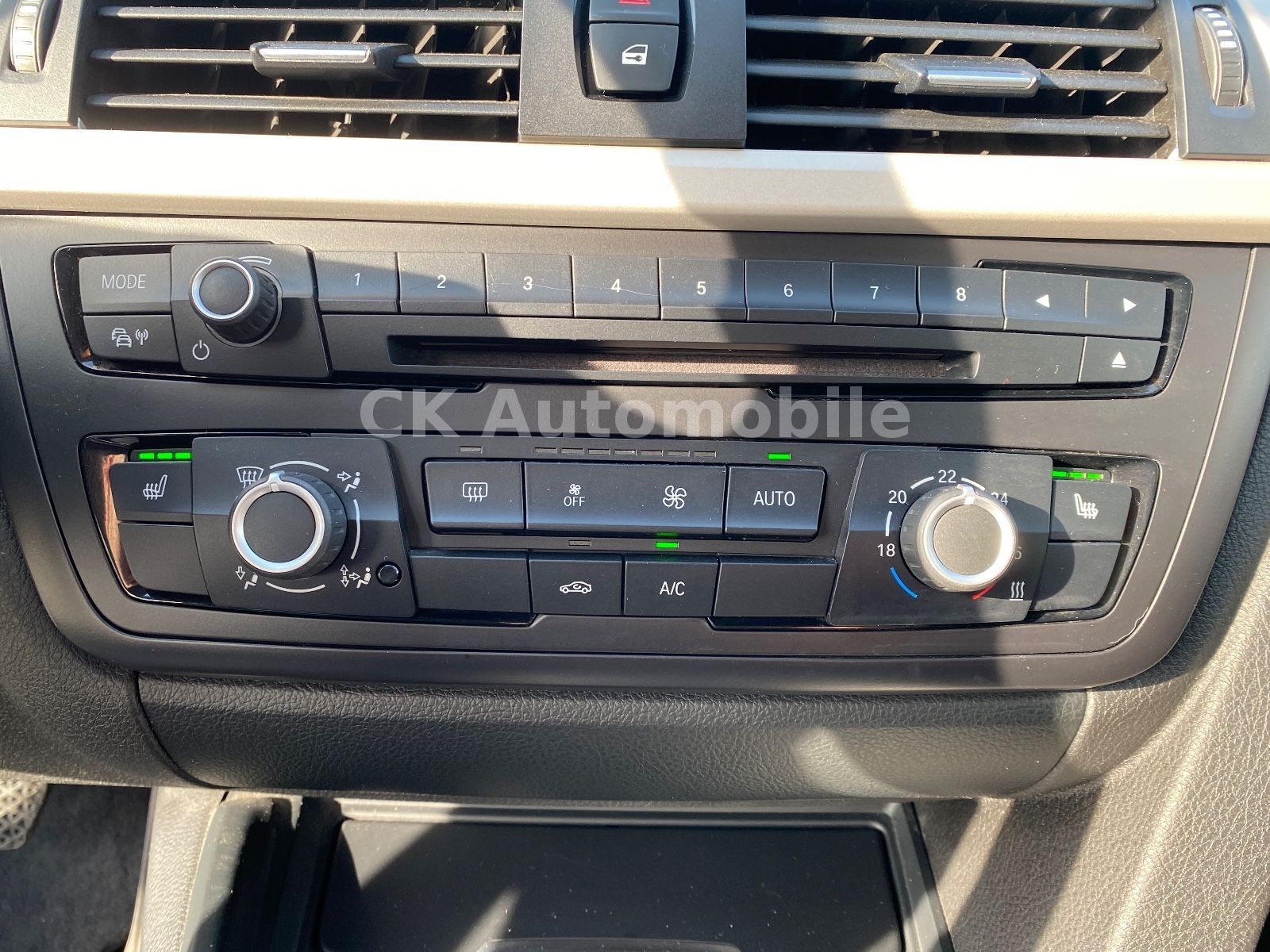 Fahrzeugabbildung BMW 320d Touring Automatik/Klima/Navi/Tempomat/PDC