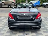 Peugeot 207 CC Cabrio-Coupe Roland Garros - Peugeot 207 mit Benzin-Antrieb: Cabrio, Garros Roland