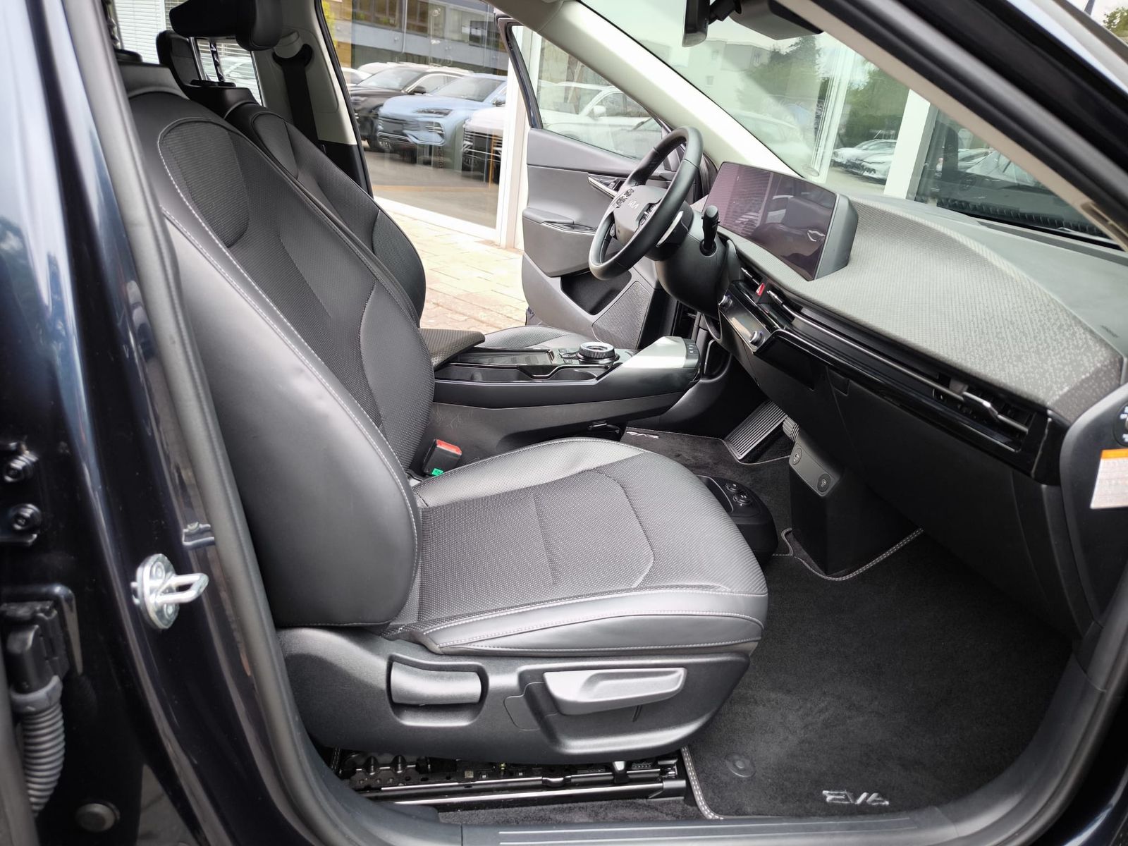 Fahrzeugabbildung Kia EV6 2WD WERKSGAR+NAVI+LED+SHZ+AHK+KAMERA+ACC+19"