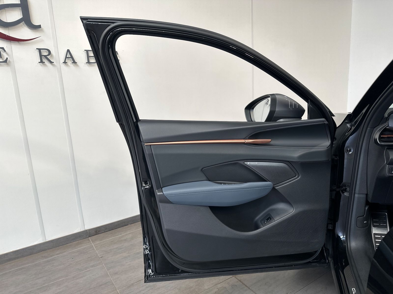 Fahrzeugabbildung CUPRA Terramar 1.5 eTSI DSG NAV+LED+AHK+HUD+KAM+SHZ