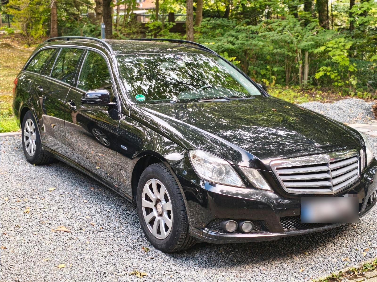 Mercedes-Benz E220 2010 — салон