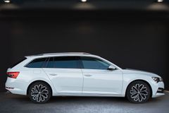 SKODA Superb Combi 2.0 TDI L&K 4x4*Massage*LED*ACC*PSD
