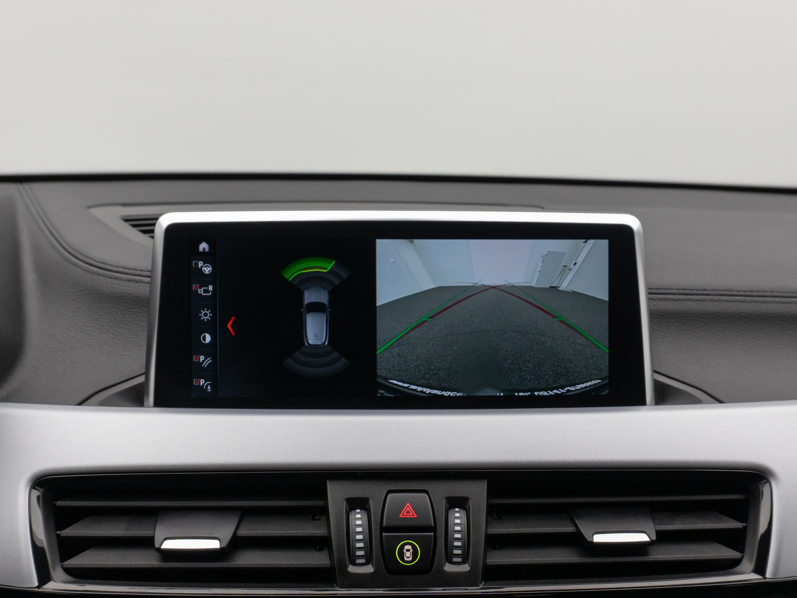 Fahrzeugabbildung BMW X2 xD25e Kamera DAB Lordos LED Geschwindigkeitsr