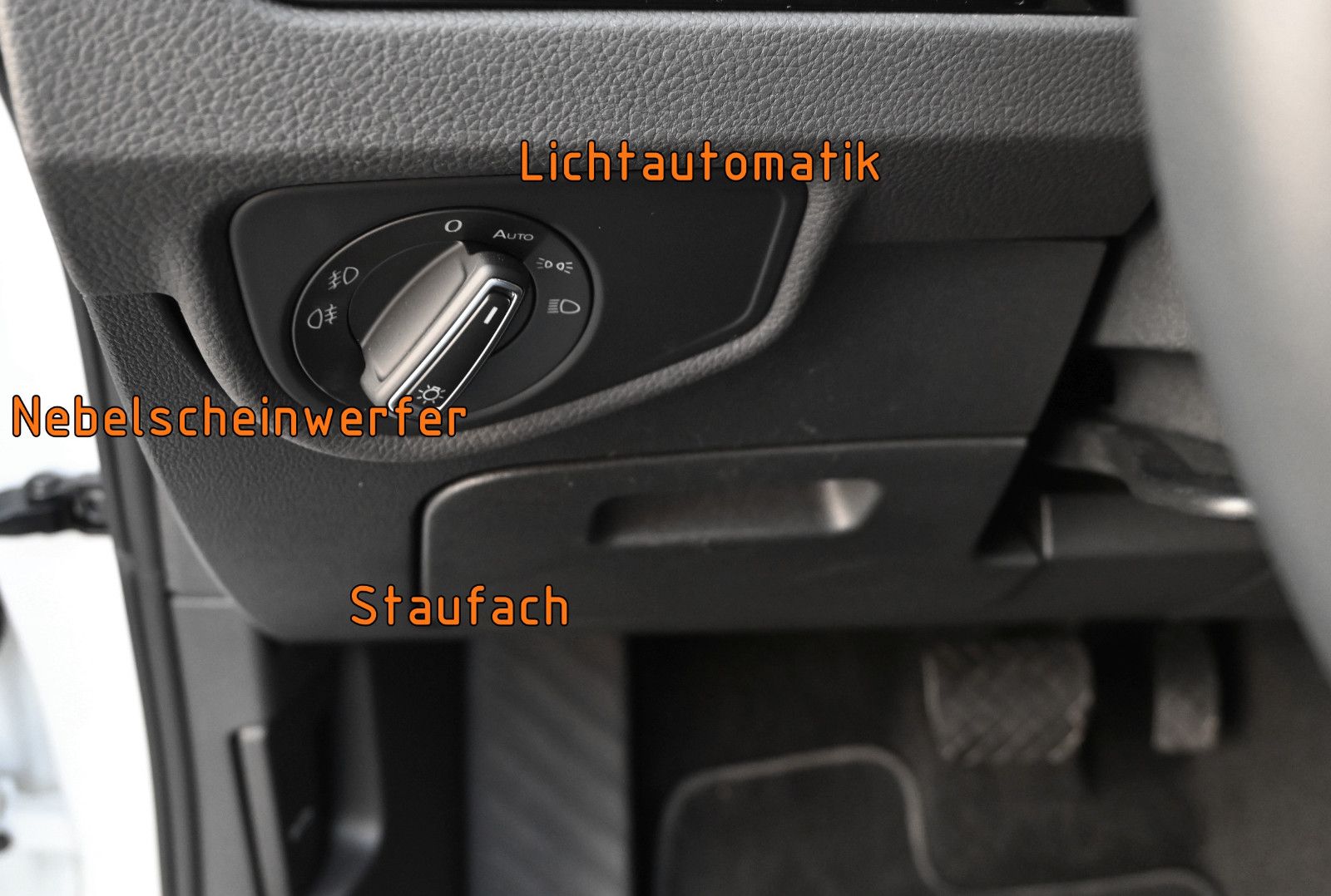 Fahrzeugabbildung Volkswagen Touran 2.0 TDI DSG °ACC°AHK°PANO°STANDHEIZ°7-SI°