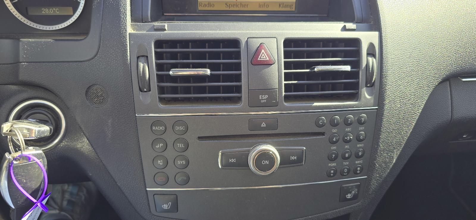 Mercedes-Benz C200 2009 — photo 18