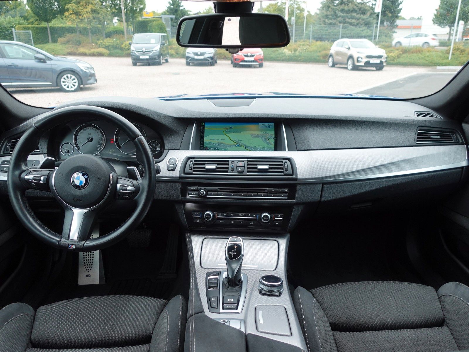 Fahrzeugabbildung BMW 530d xDrive Touring A M Sportpaket Navi/LED/19"/
