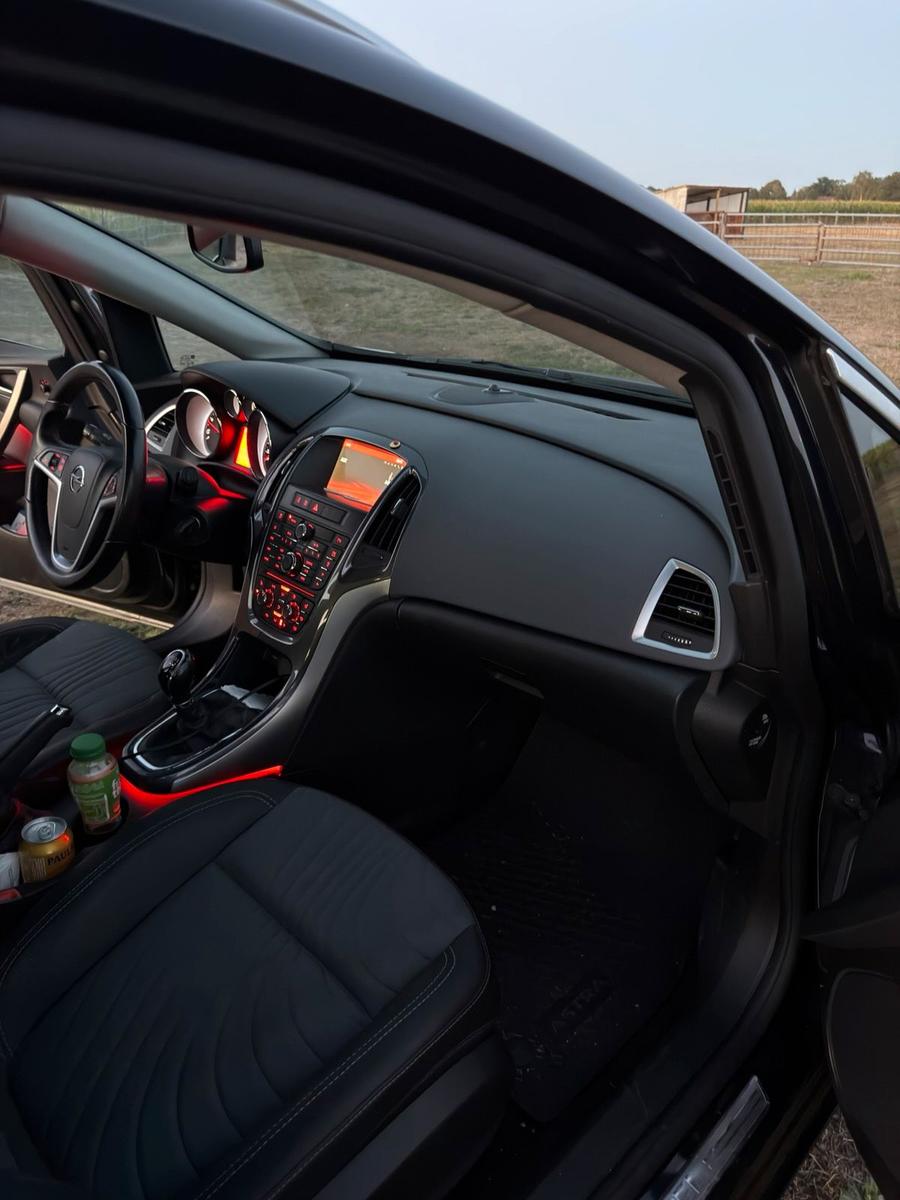 Opel Astra 2014 — photo 6