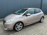 Peugeot 208 Allure / Navi / Scheckheft - Peugeot 208 in Braunschweig