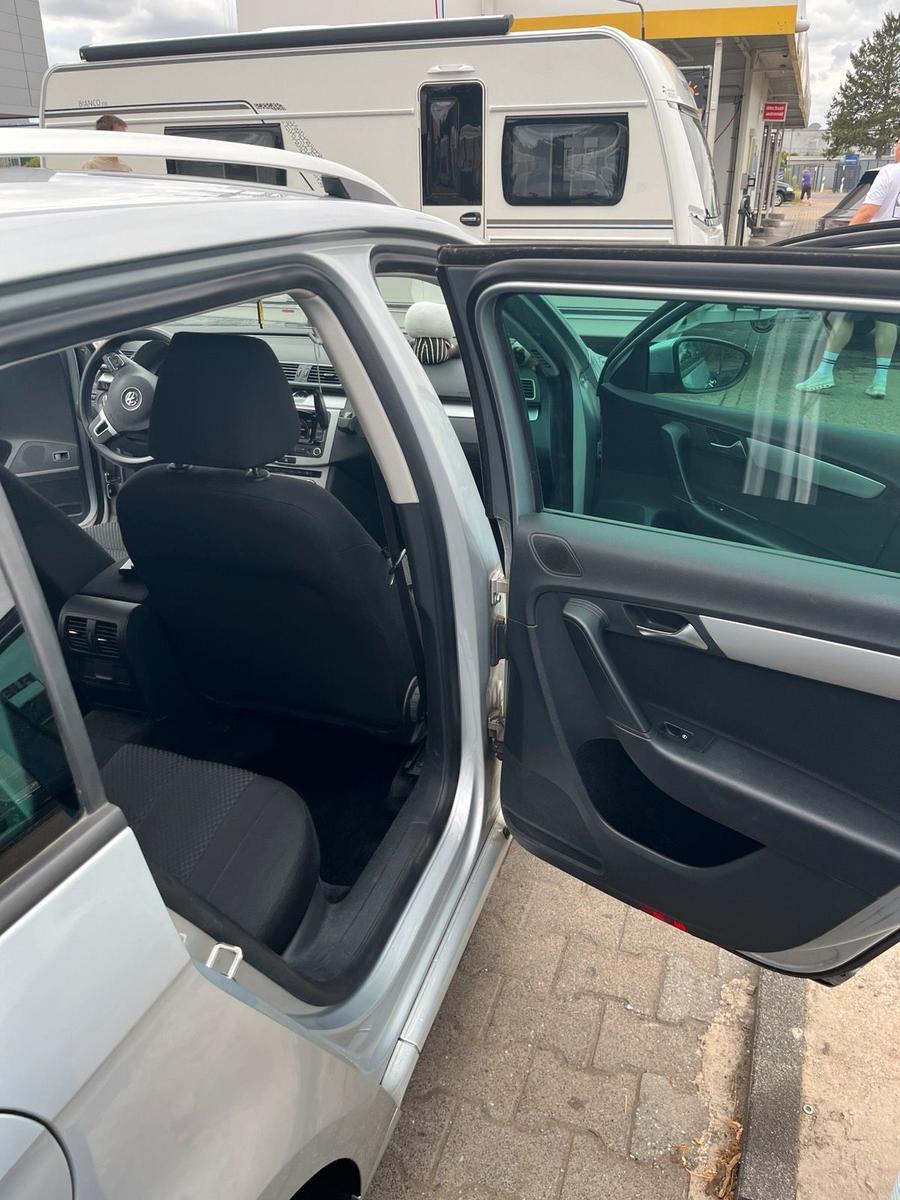 Volkswagen Passat 2012 — photo 11