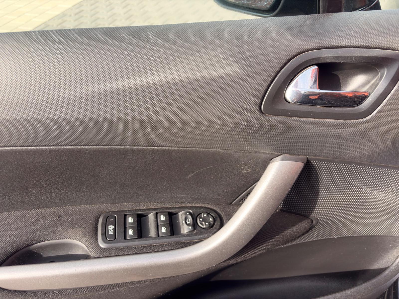 Peugeot 308 2012 — photo 13
