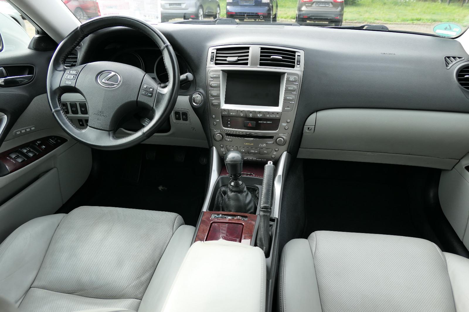 Lexus IS 250 V6 208ch - Attelage - Navi - Sièges ventilés - Xénon - Pneus toutes saisons