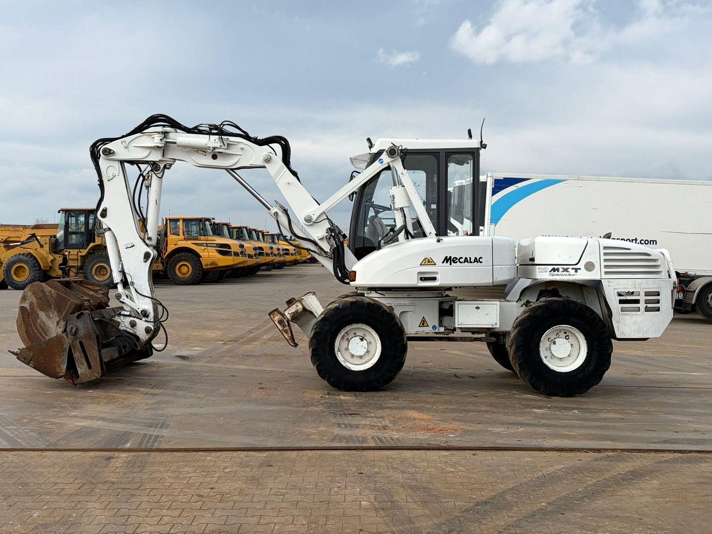 MECALAC 12MTX incl. 5 x bucket