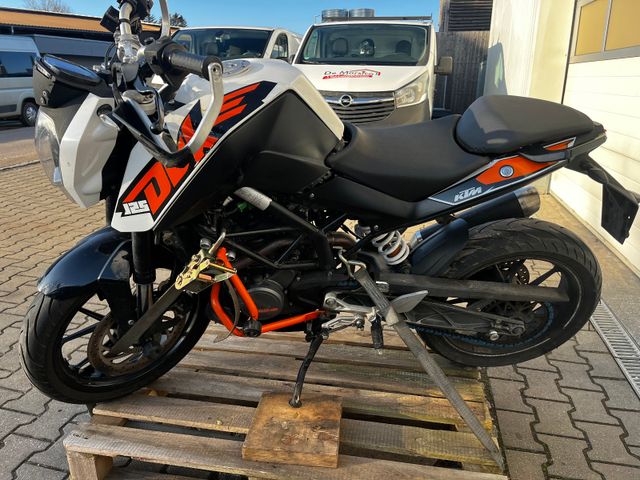 KTM Duke 125