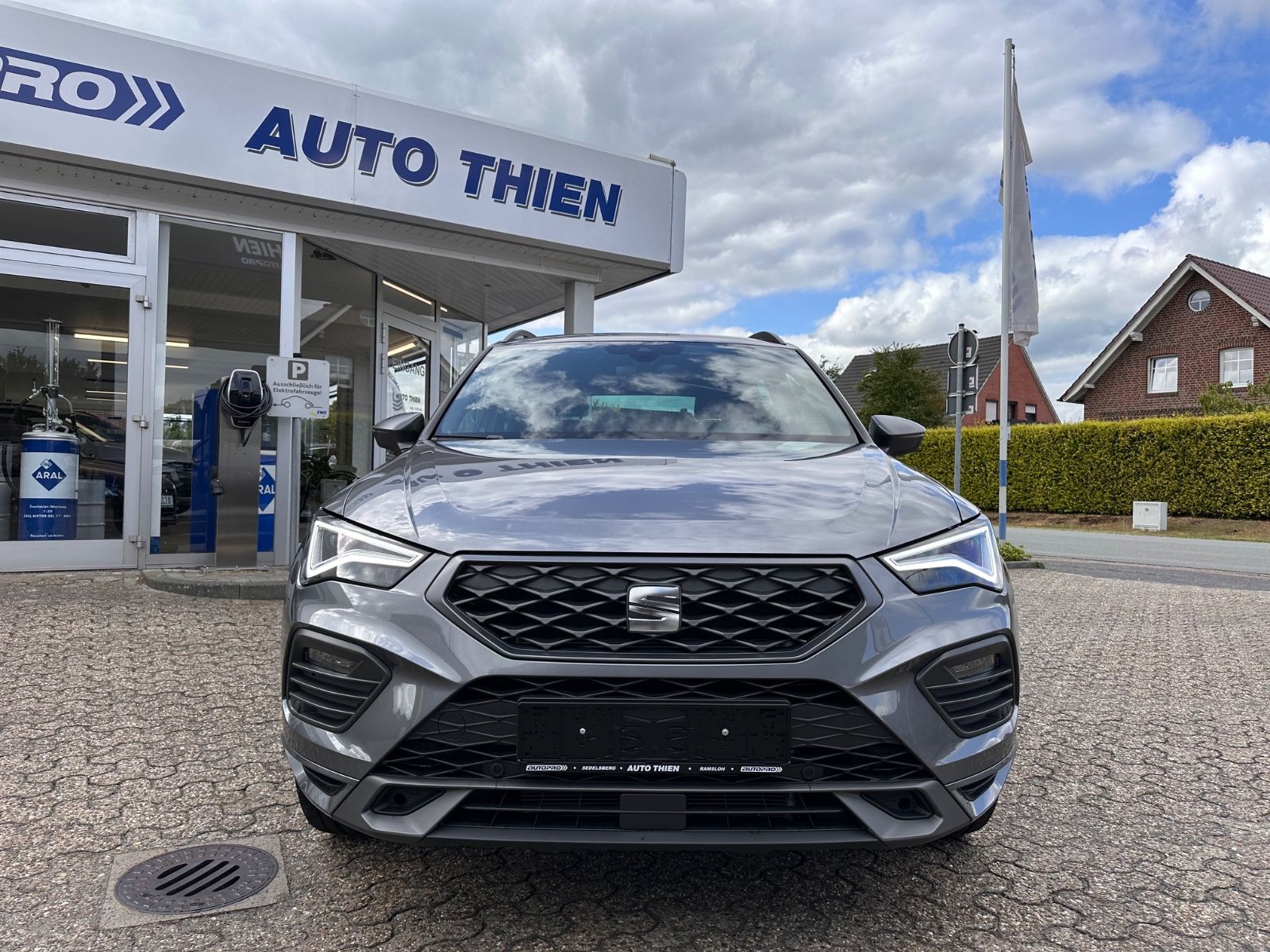 Fahrzeugabbildung SEAT Ateca FR 1.5 TSI DSG ACC/NAVI/LED/PDC/eHeck/SHZ