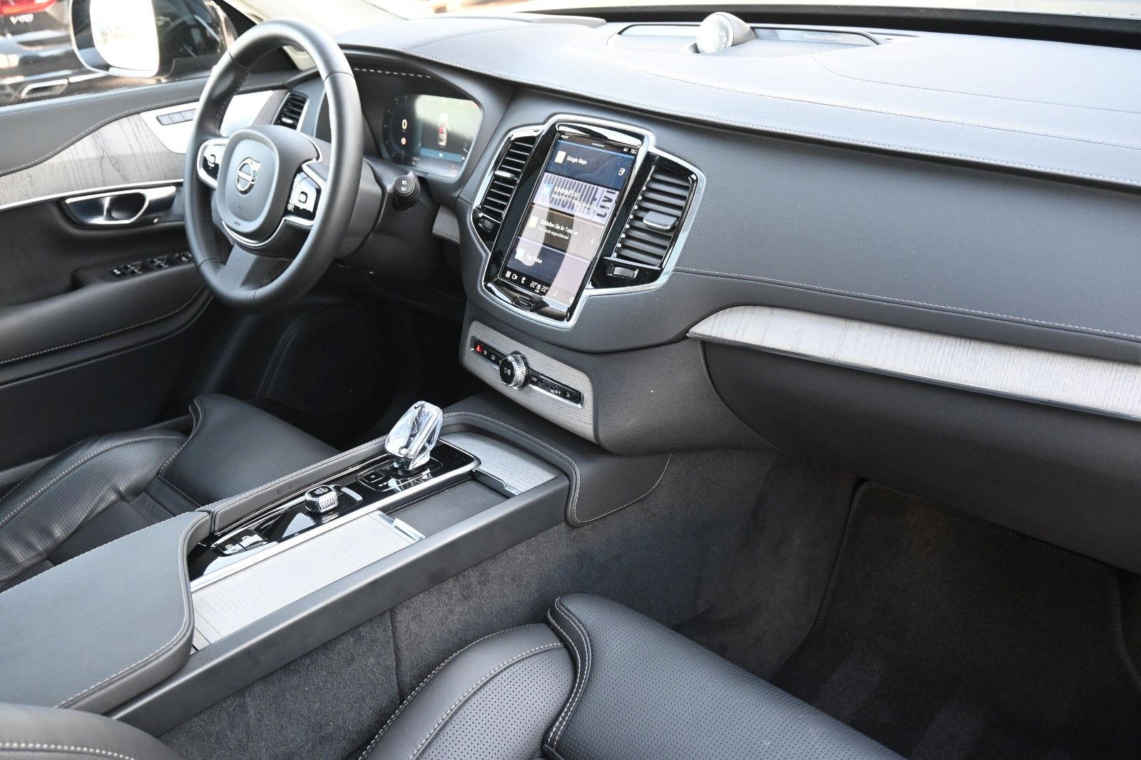 Fahrzeugabbildung Volvo XC90 T8 AWD RC Ultra Dark*LUFT*360°*ACC*AHK