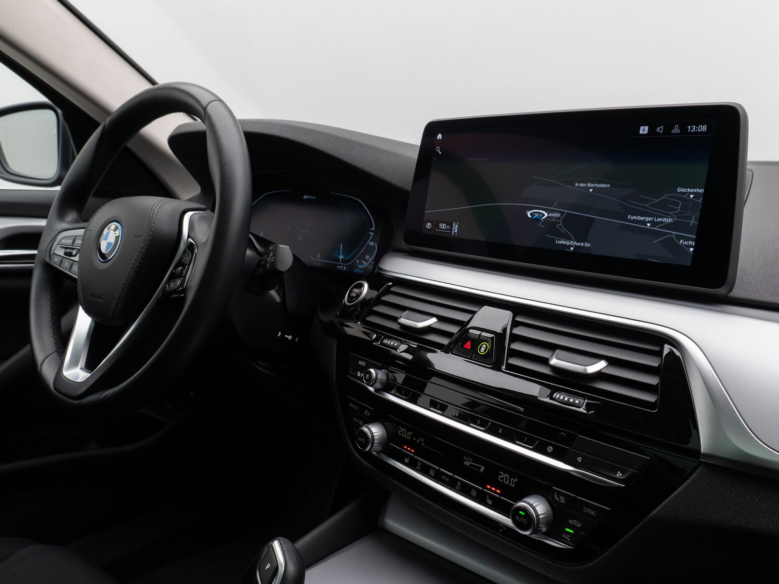 Fahrzeugabbildung BMW 530e xD Panorama DAB CockPitPro Alarm PDC 19Zoll