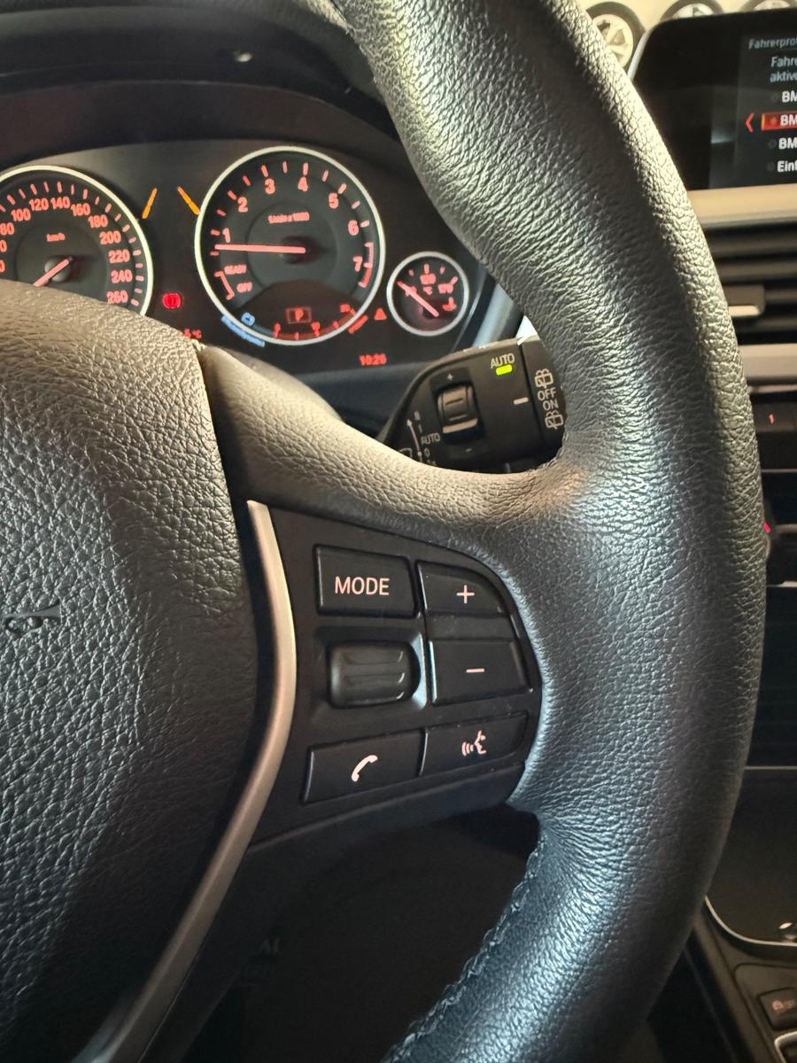 BMW 320i Touring Advantage LED/Memory/HUD/Pano/ACC