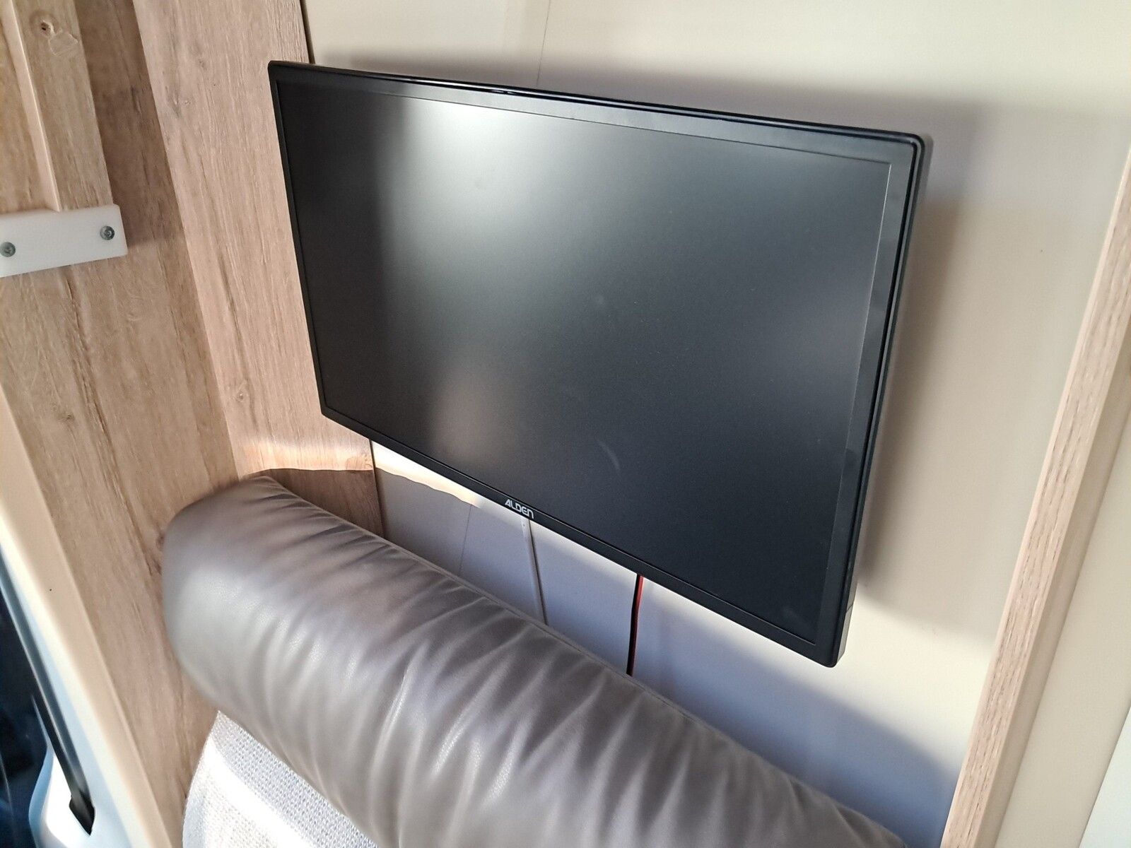 Fahrzeugabbildung Eura Mobil Profila RS 695 EB Mondial Prestige Solar TV/SAT