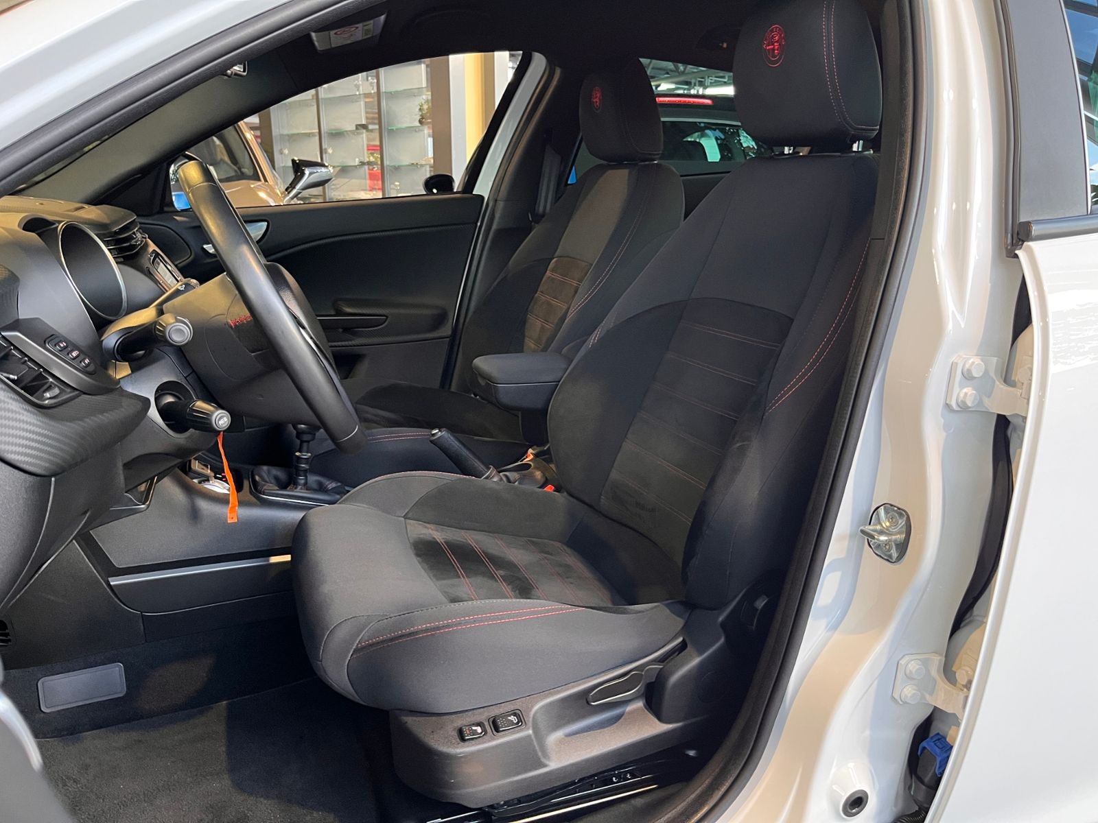 Fahrzeugabbildung Alfa Romeo Giulietta Sprint FINAL EDIT. NAV PDC SHZ