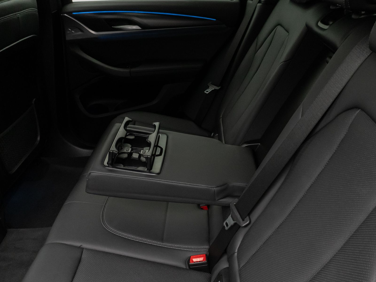 Fahrzeugabbildung BMW X3 xD30e M Sport 360°DAB HiFi Komfort AHK 20Zoll