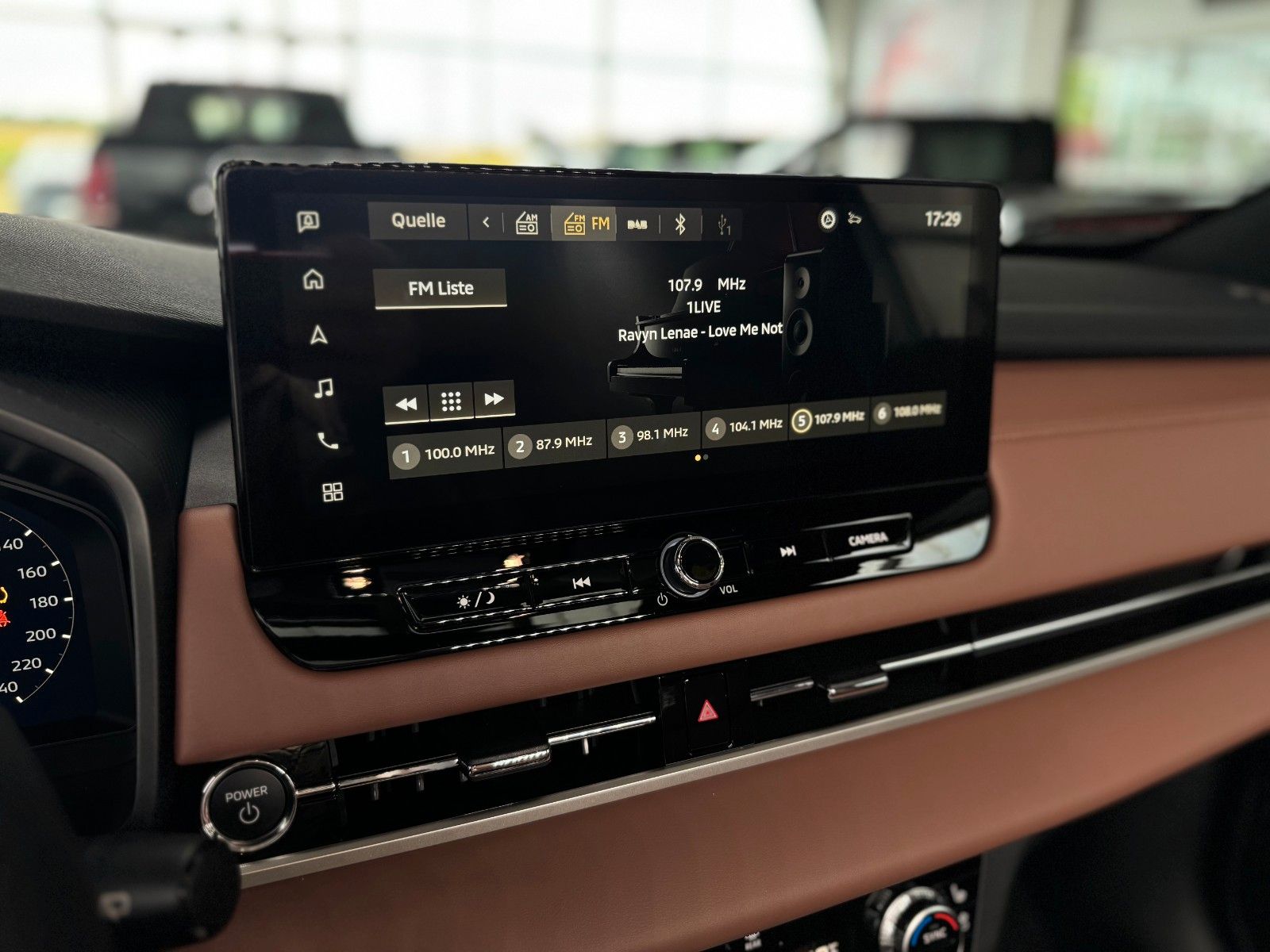 Fahrzeugabbildung Mitsubishi Outlander 2.4PLUG-IN HYBRID 4WD TOP Luxury-Paket