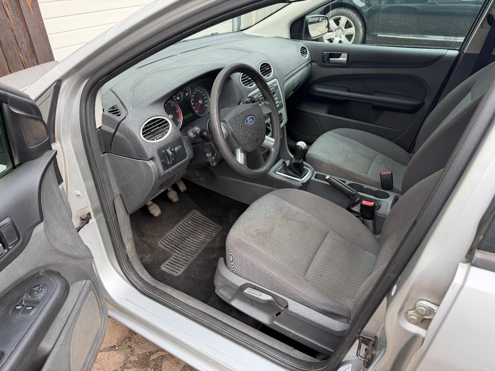 Ford Focus 2007 — photo 14