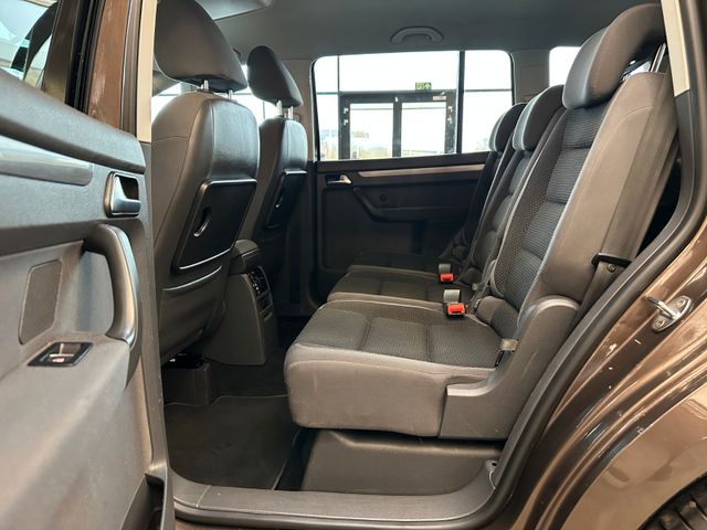 MYAUTOCENTER – Gebraucht- und Jahreswagen mit Werkstattservice in Pfaffenhofen Volkswagen Touran Comfortline *7-Sitzer*Freisprech*Klima*