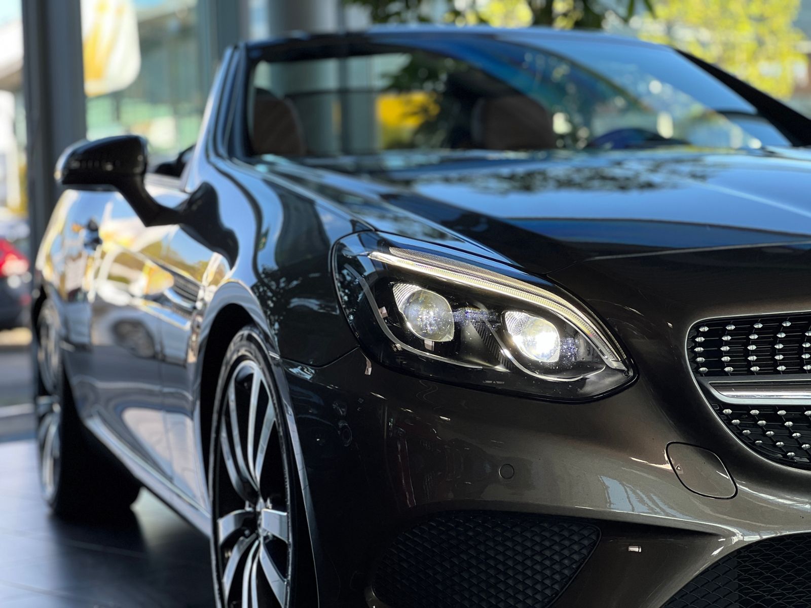 Fahrzeugabbildung Mercedes-Benz SLC 200 LED LEDER NAV SHZ PDC 18"